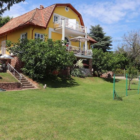 Gyoengyoem Apartman Balatonalmádi Extérieur photo