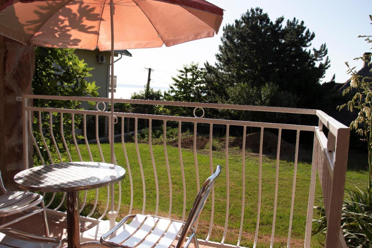 Gyoengyoem Apartman Balatonalmádi Extérieur photo
