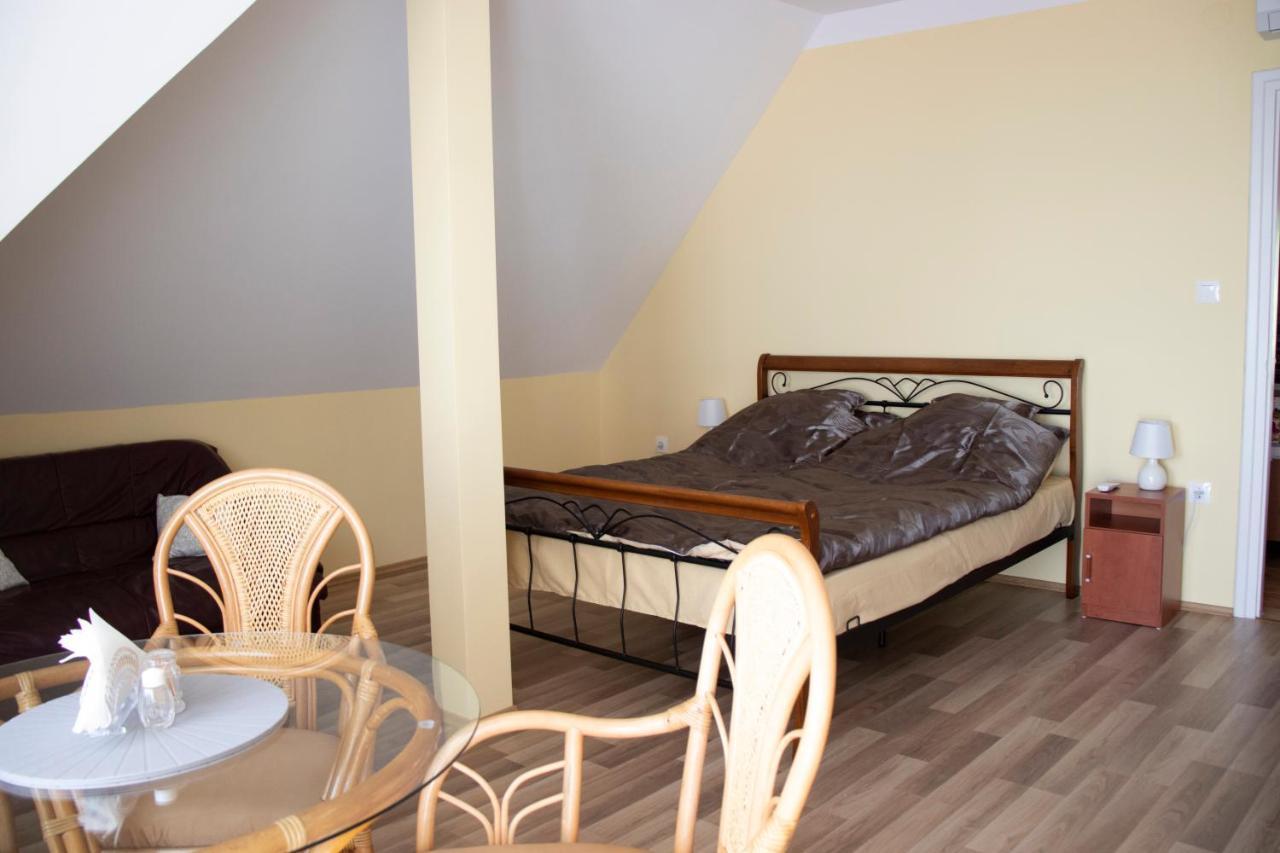 Gyoengyoem Apartman Balatonalmádi Extérieur photo