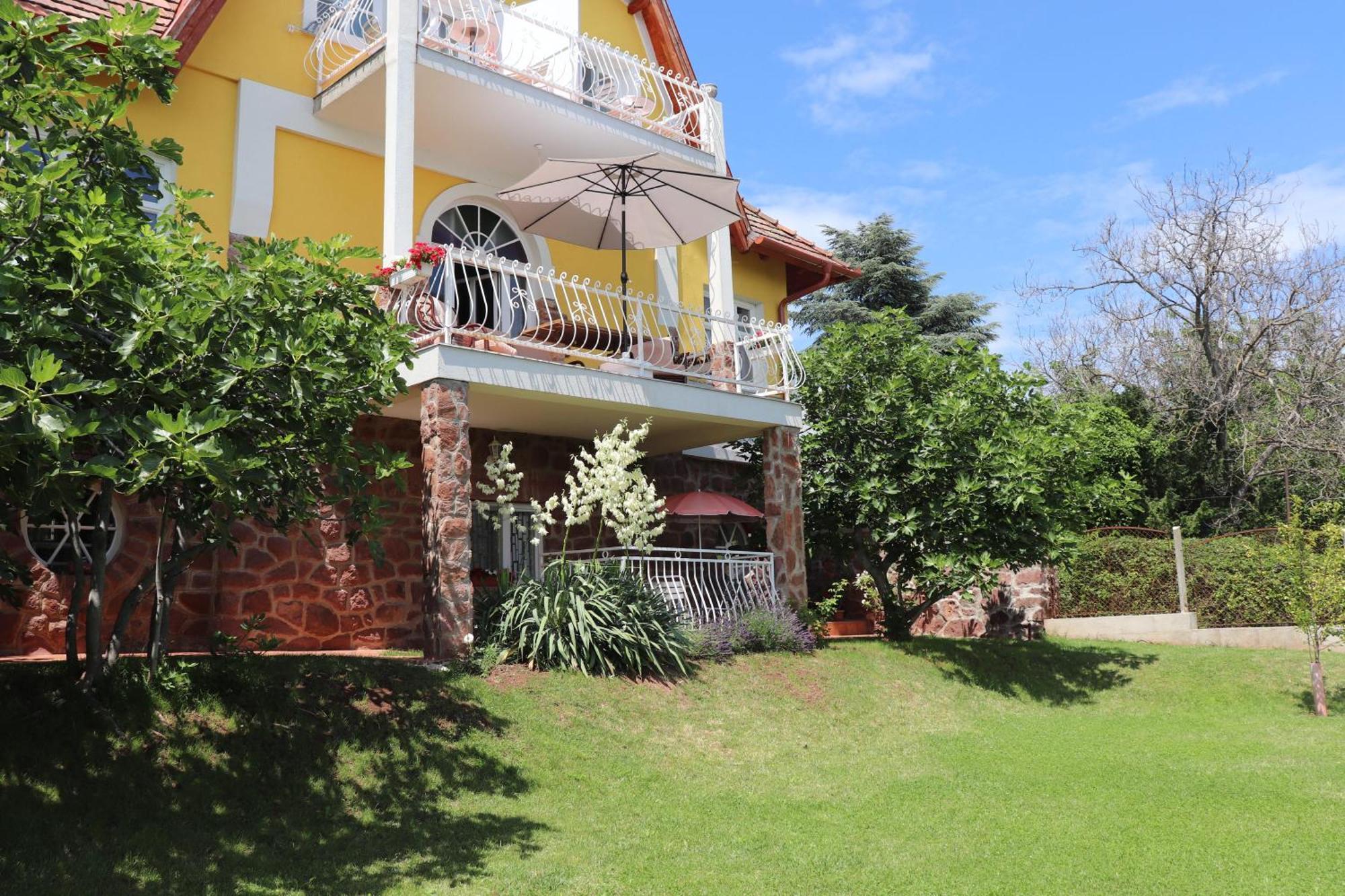 Gyoengyoem Apartman Balatonalmádi Extérieur photo