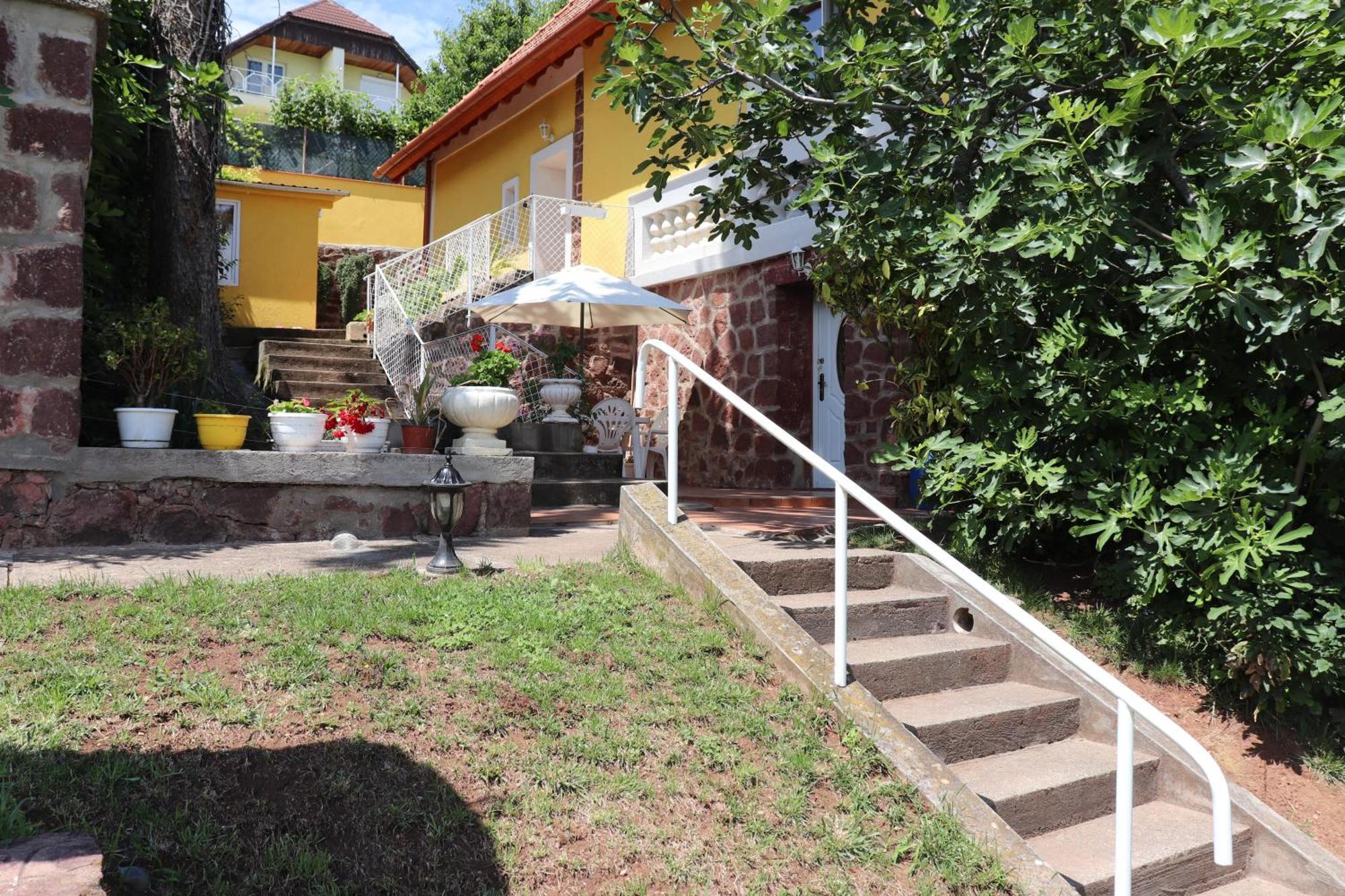 Gyoengyoem Apartman Balatonalmádi Extérieur photo